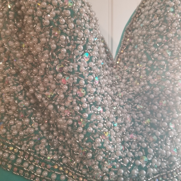 BEAUTIFUL PROM DRESS - Picture 3 of 8